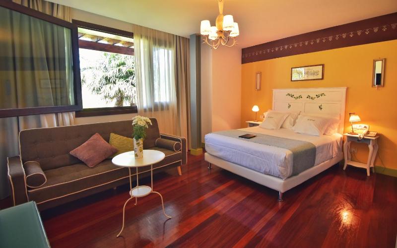 Superior Double Room with Garden View image 2