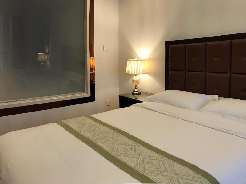 Qingdao Elegant Central Apartment - image 21
