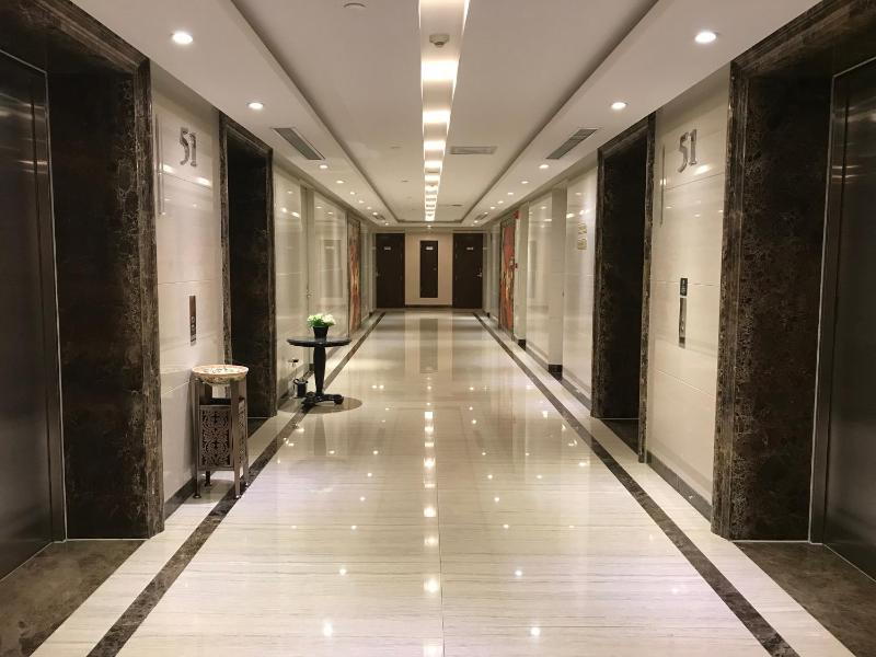 Qingdao Elegant Central Apartment - image 16