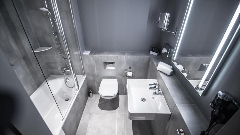 Superior Room with Queen Bed image 3