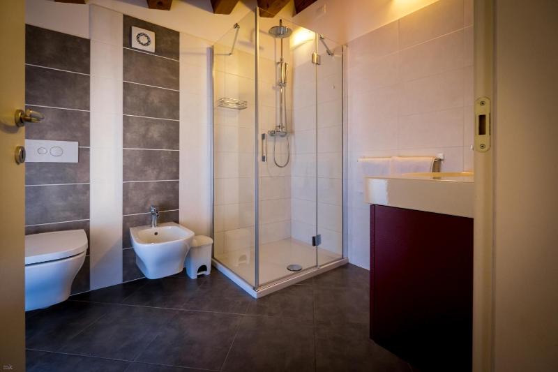 Double Room image 3