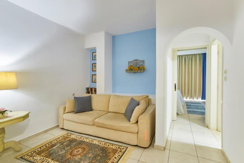 Luxury One-Bedroom Apartment with Sea View image 4