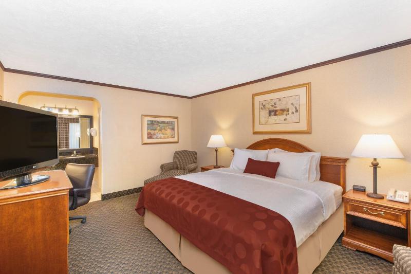 King Room - Non-Smoking image 2