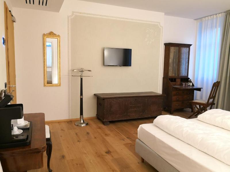 Superior Double or Twin Room image 4