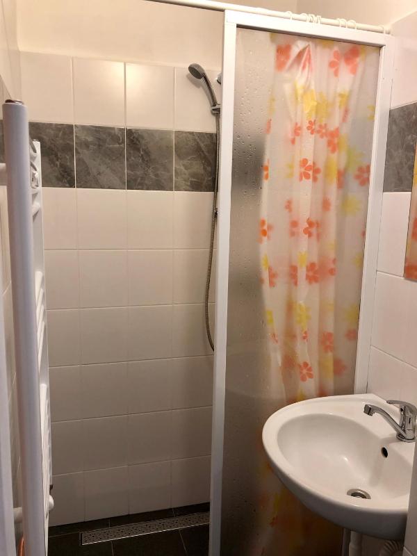 Standard Quadruple Room with Shared Bathroom image 2