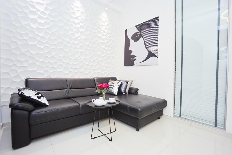 Deluxe One-Bedroom Apartment Gagarinskoe Plato 5/2 image 3