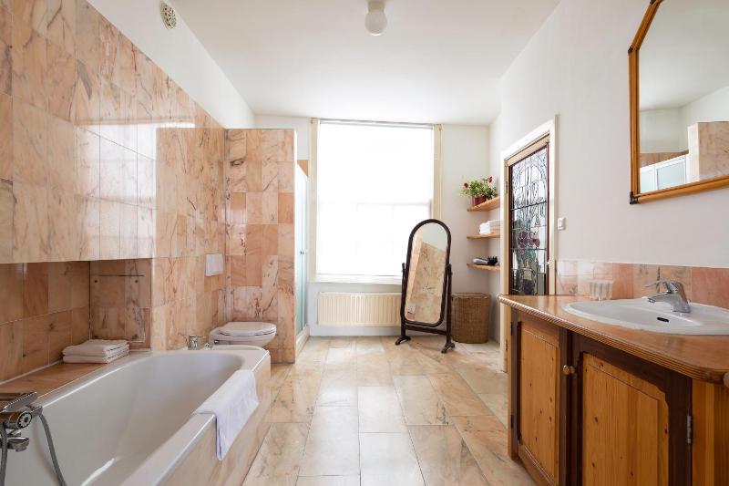 Amsterdam House Hotel - image 14