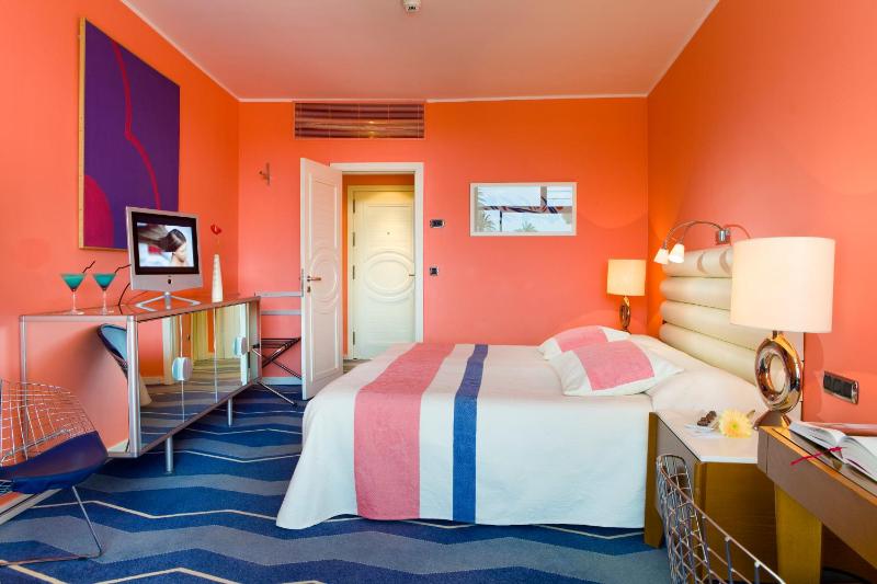 Twin Room with Sea or Pool Views image 1