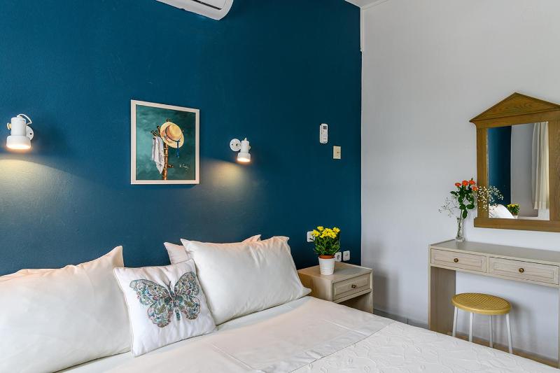 One Bedroom Apartment with City View image 1