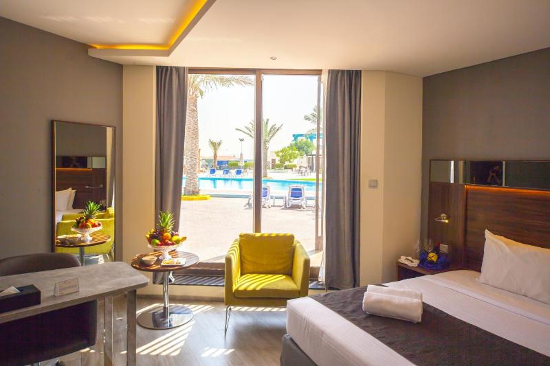 Deluxe Studio with Pool View image 1
