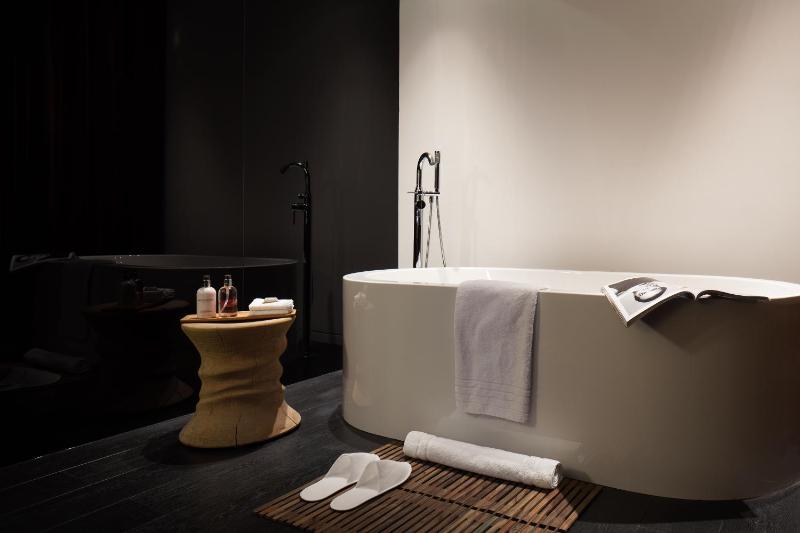 Deluxe Suite image 2