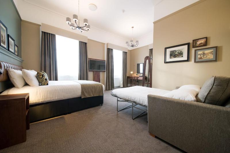 Family Room (2 Adults + 2 Children) image 4