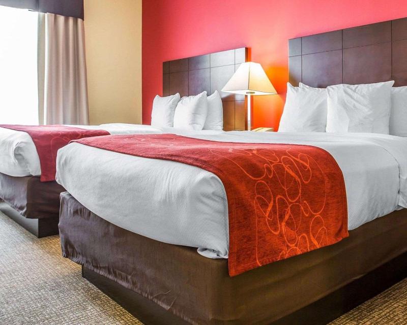 Queen Suite with Two Queen Beds image 3