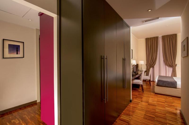 Quadruple Room image 4