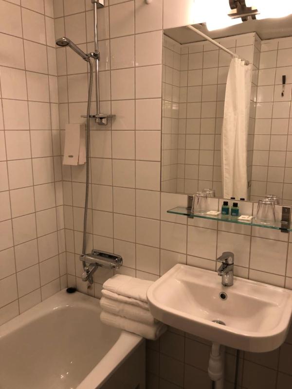Superior Twin Room image 3