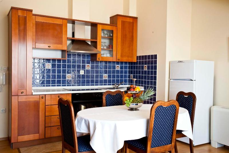 Studio Apartmani Bijeli Delfin - image 33
