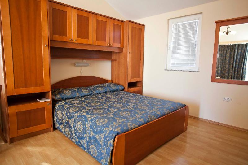 Studio Apartmani Bijeli Delfin - image 38