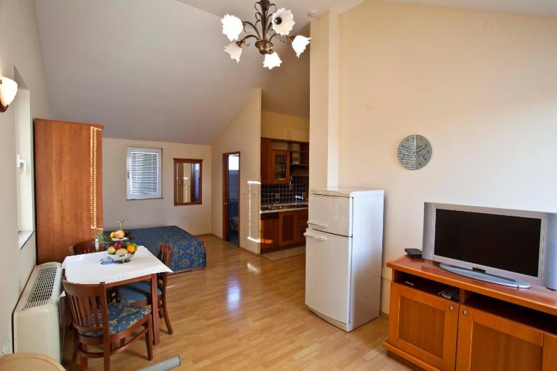 Studio Apartmani Bijeli Delfin - image 32
