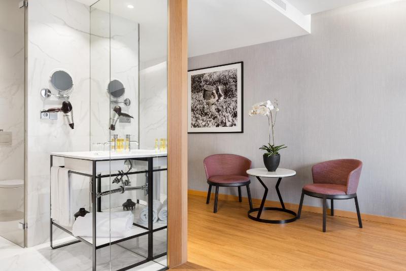 Junior Suite image 2