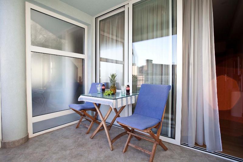 Studio Apartmani Bijeli Delfin - image 9