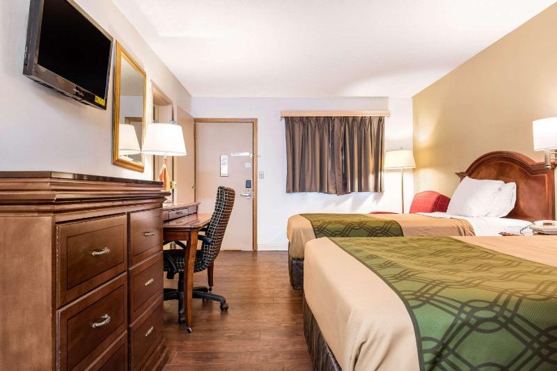 Room with Two Double Beds - Smoking image 4