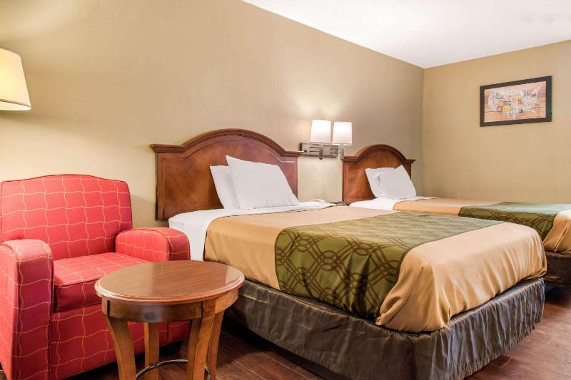 Room with Two Double Beds - Smoking image 3