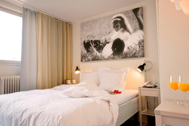 Standard Double or Twin Room image 3