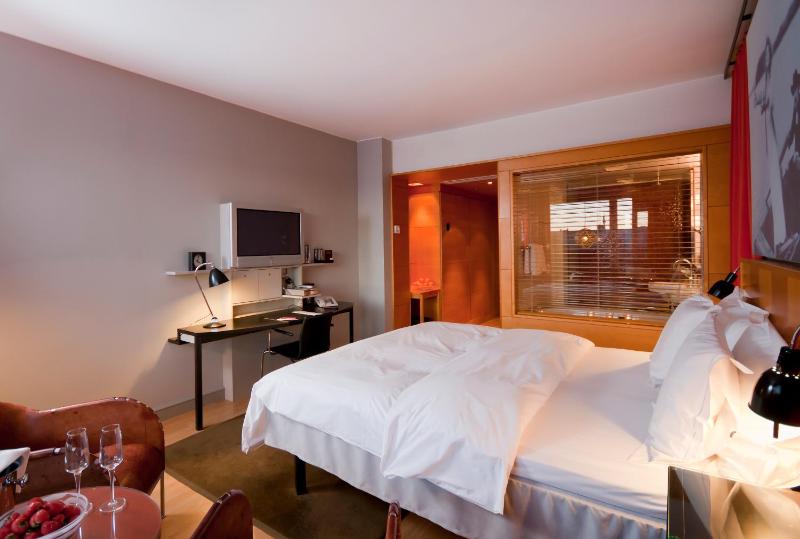 Deluxe Double or Twin Room image 3