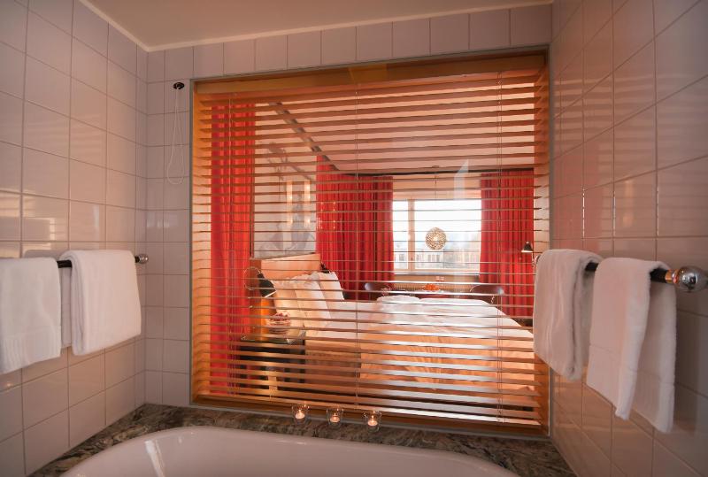 Deluxe Double or Twin Room image 4