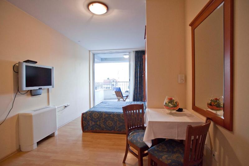 Studio Apartmani Bijeli Delfin - image 23