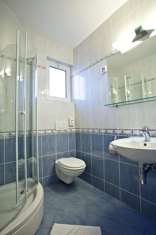 Studio Apartmani Bijeli Delfin - image 21