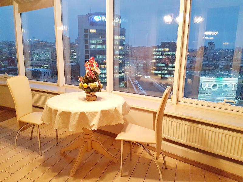 Deluxe One-Bedroom Apartment with king-size bed image 2