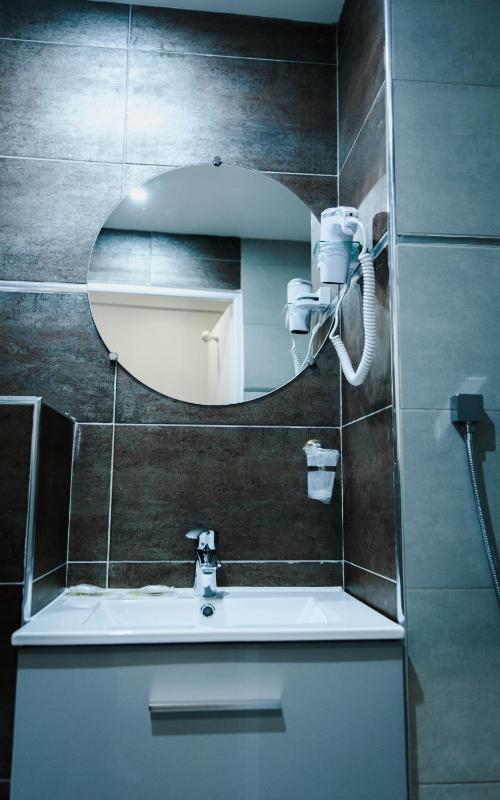Single Room image 4