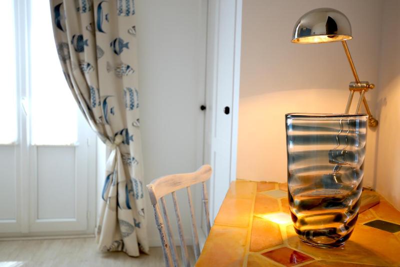 Comfort Double Room with bay and city view image 4