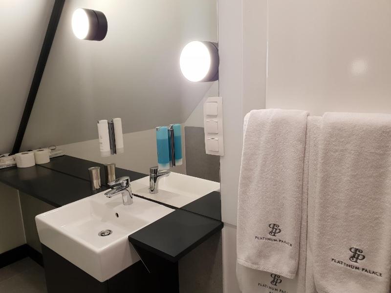 Deluxe Double Room image 2