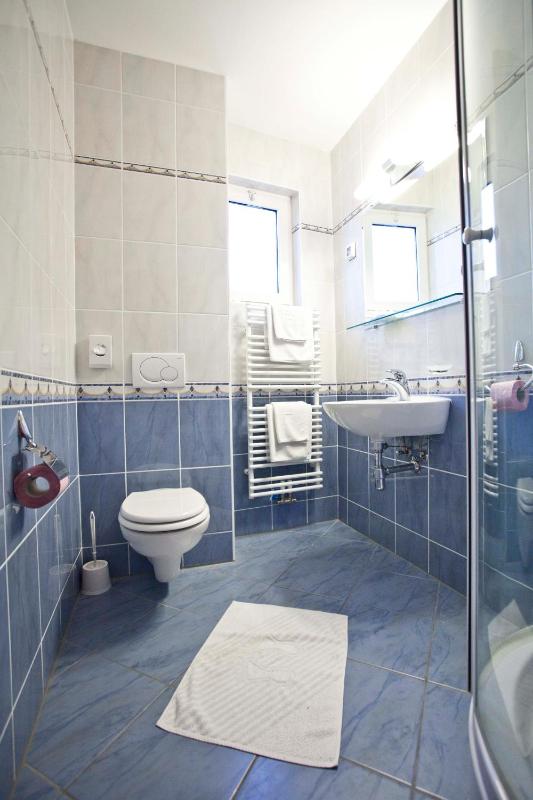 Studio Apartmani Bijeli Delfin - image 7