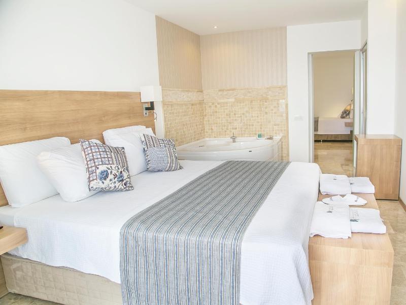 Premium Family Room with Spa Bath image 4