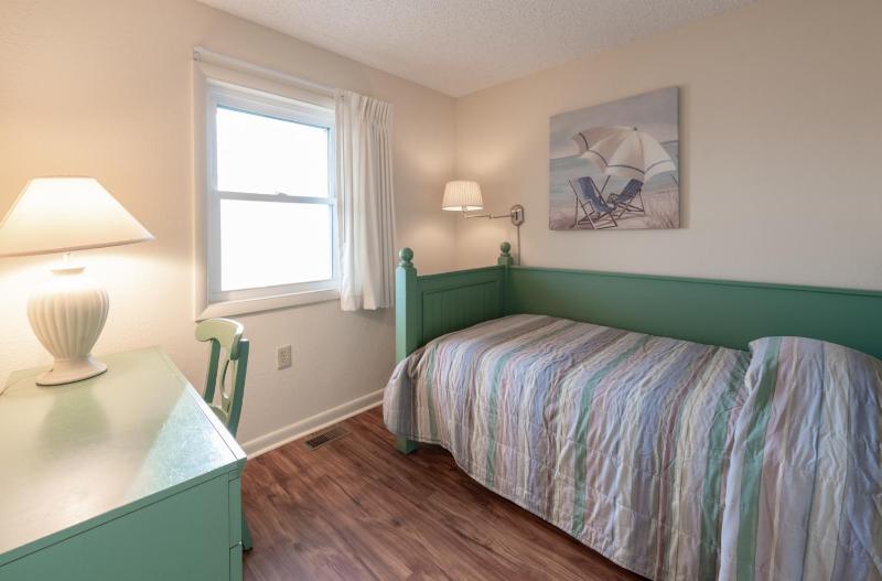 Three-Bedroom Townhouse image 1