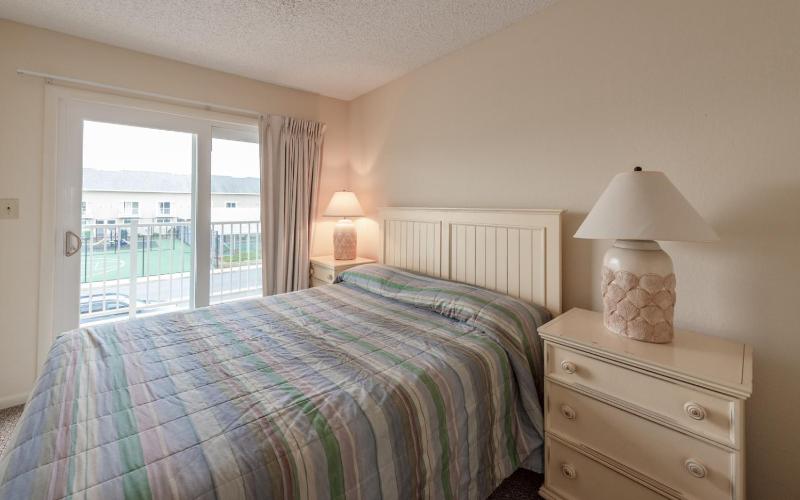 Three-Bedroom Townhouse image 2