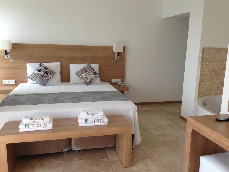 Premium Double Room with Spa Bath image 2
