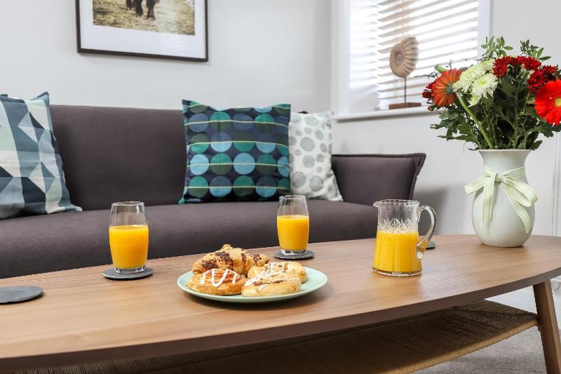 One-Bedroom Apartment image 4