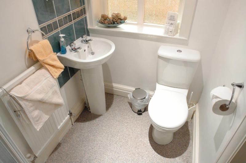 Double Room with Shared Bathroom image 4