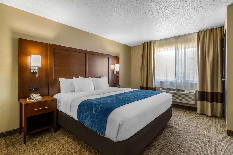 King Suite - Non-Smoking image 4