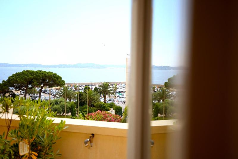 Prestige Double Room with Terrace and Sea View image 3