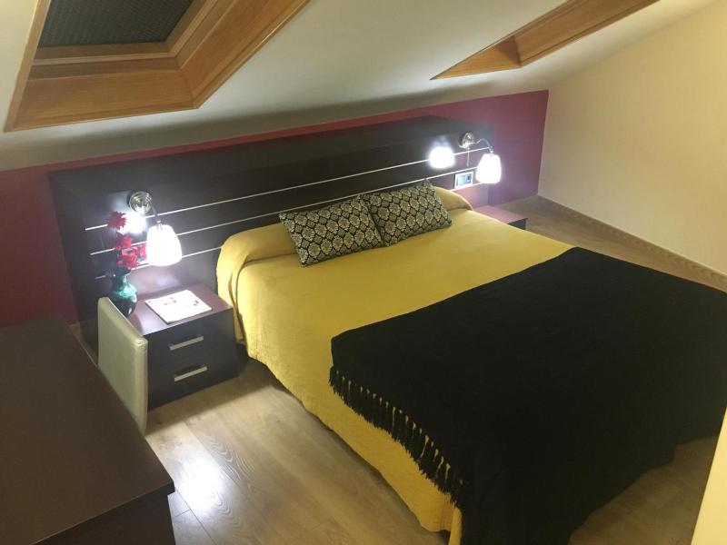 Queen Room image 2