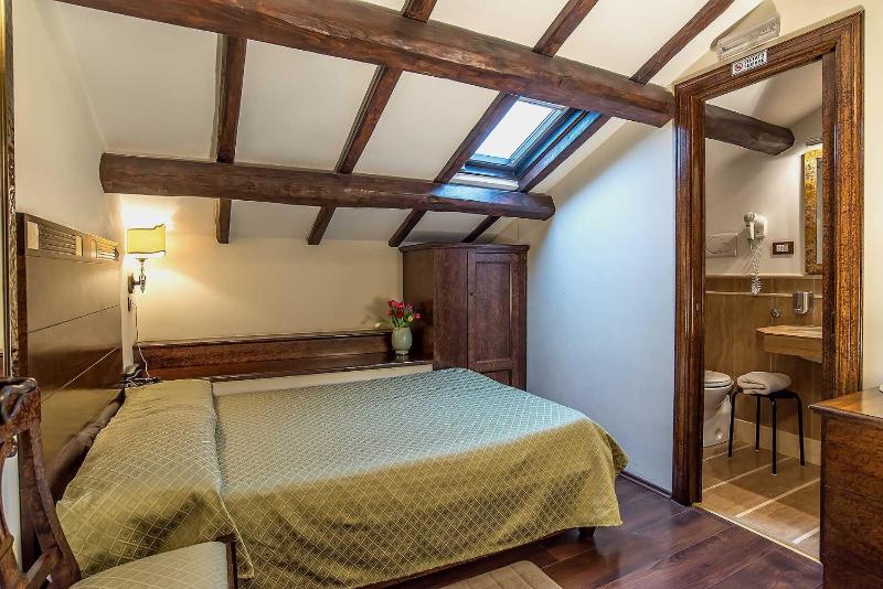 Economy Double Room With Small Double Bed image 2