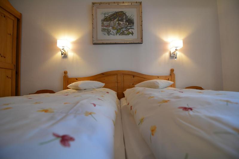 Double Room image 4