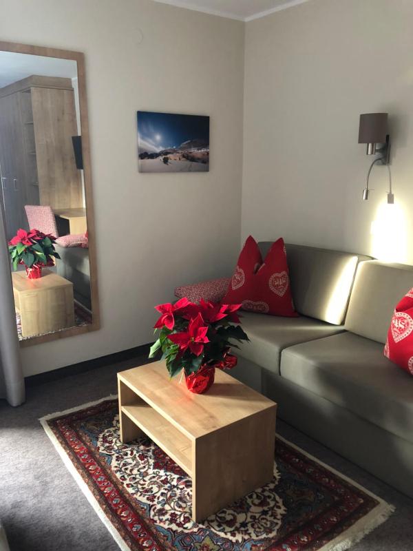Deluxe Double Room with Balcony image 3