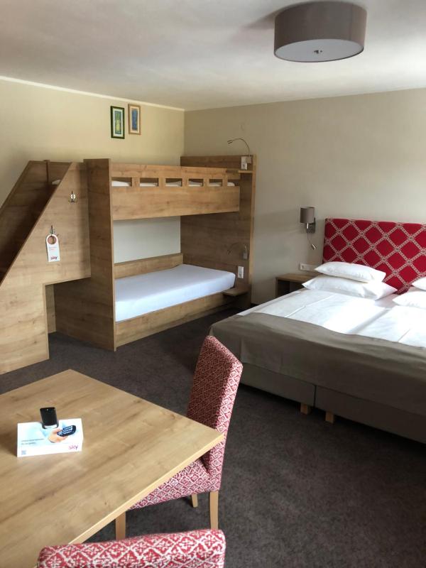 Deluxe Triple Room image 4