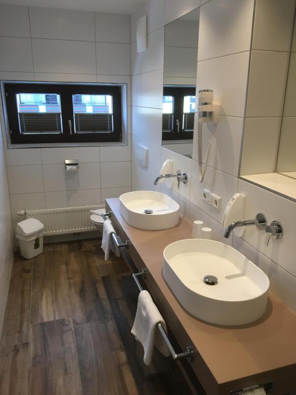 Deluxe Triple Room image 2